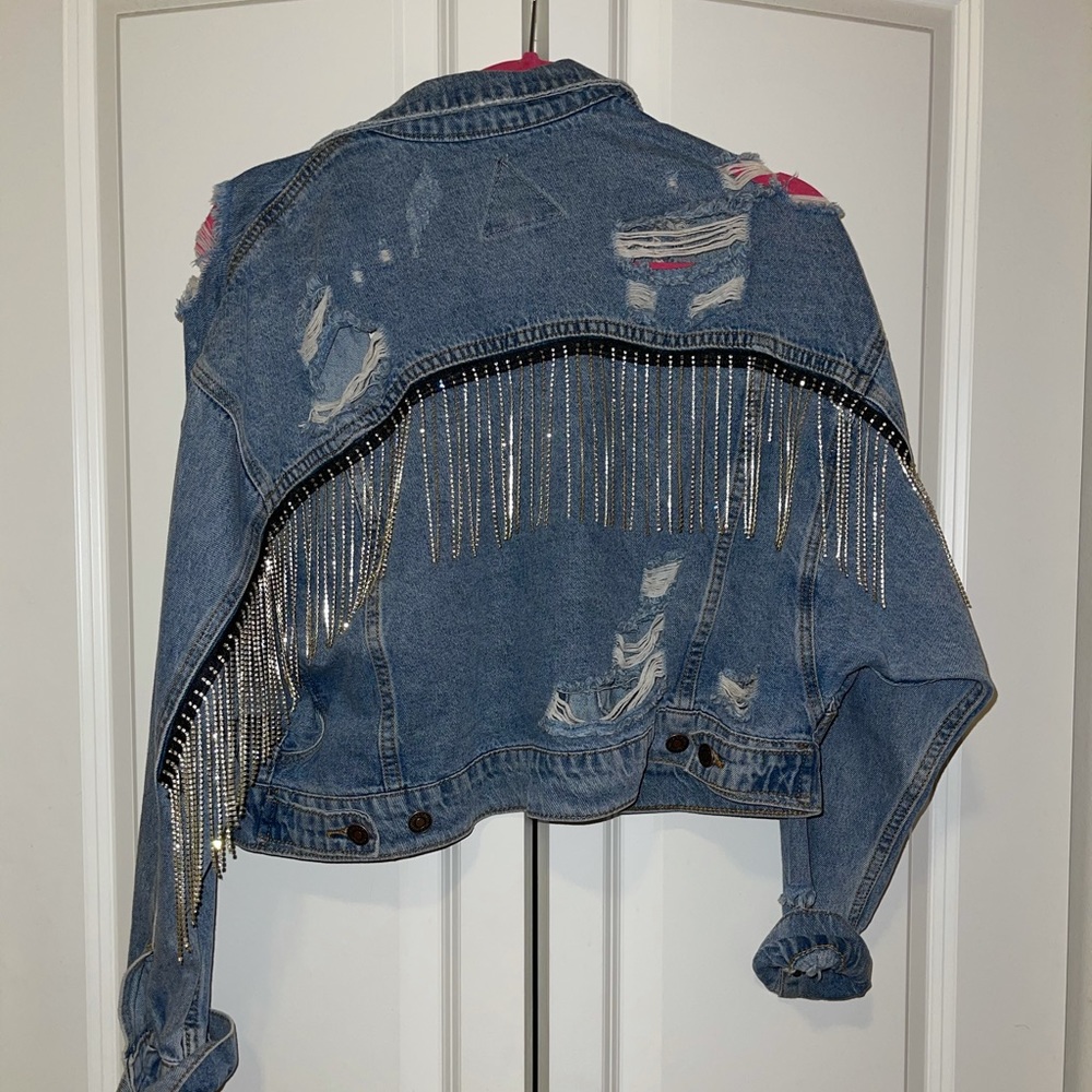 Cropped frayed jean jacket